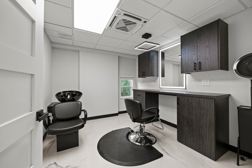 More Photos Of 4588 Kenny Rd, Columbus Storefront Retail Office For Sale