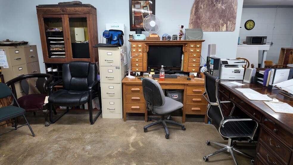 More Photos Of 5467 N Main St, Joplin Freestanding For Sale