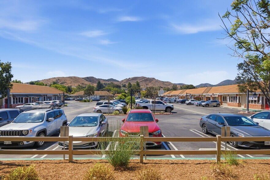 More Photos Of 1321-1345 E Thousand Oaks Blvd, Thousand Oaks Unknown For Lease