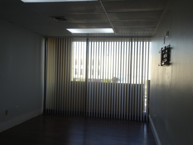 More Photos Of 2826 E Oakland Park Blvd, Fort Lauderdale Office For Sale