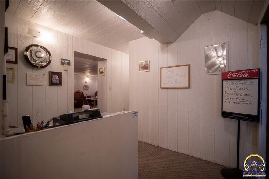 More Photos Of 115 W 7th St, Horton Restaurant For Sale