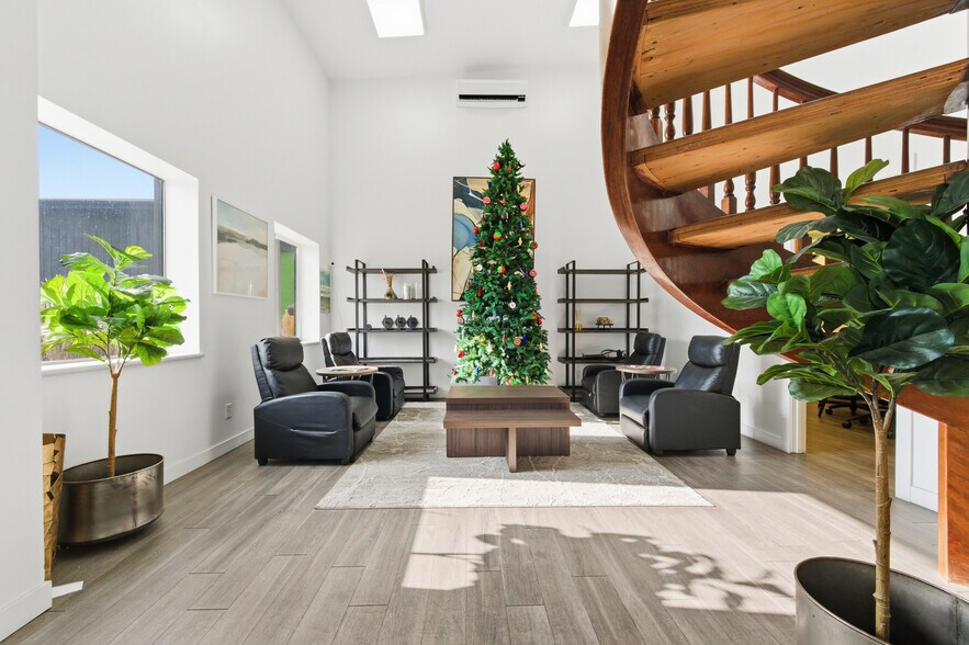 More Photos Of 1657 N State St, Lehi Manufacturing For Sale