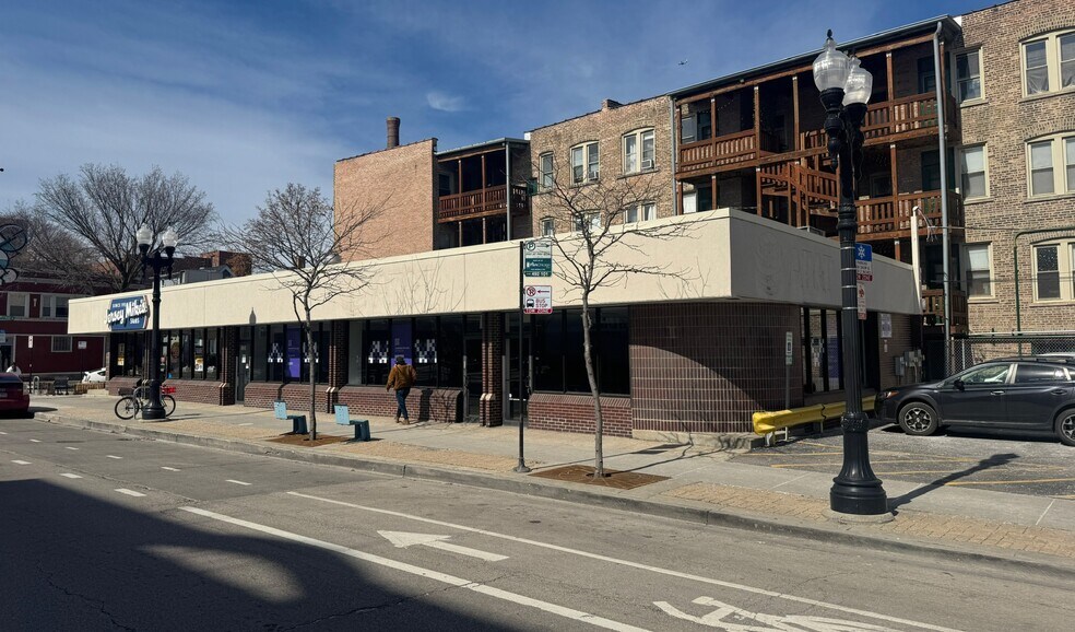 More Photos Of 1724 W Lawrence Ave, Chicago General Retail For Lease