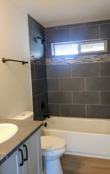 More Photos Of 428 NE Burnside Ave, Bend Apartments For Sale