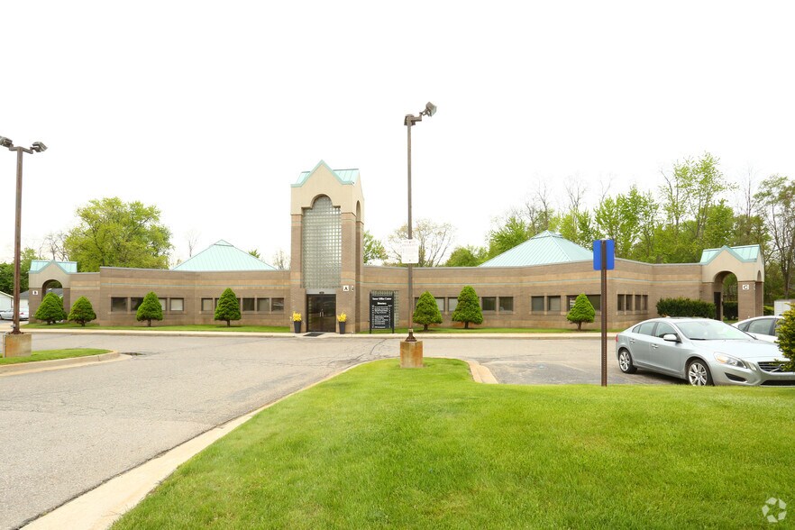 More Photos Of 10524 E Grand River Ave, Brighton Office For Lease