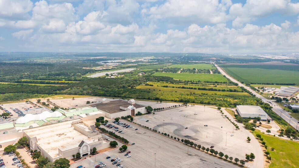 More Photos Of 6909 N Loop 1604 E, San Antonio Department Store For Sale