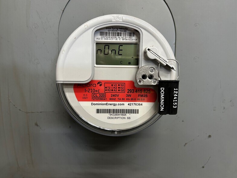 More Photos Of 402 Aberdeen Rd, Hampton Service For Lease