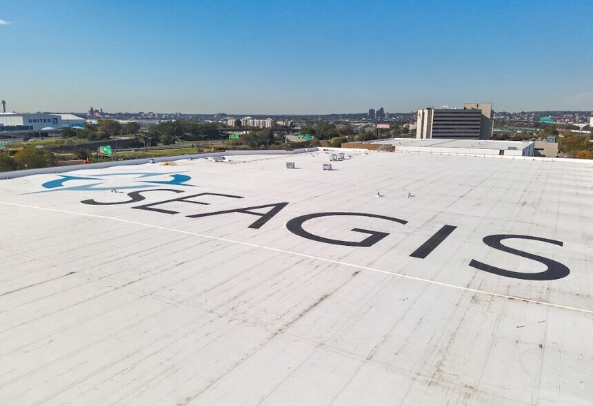 More Photos Of 100 Frontage Rd, Newark Distribution For Lease