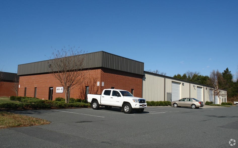 More Photos Of 5630-5638 Harrisburg Industrial Par Dr, Harrisburg Warehouse For Lease