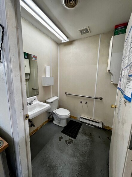 More Photos Of 1719 E Jackson St, Macomb Auto Dealership For Sale