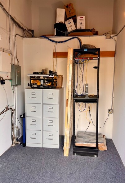 More Photos Of 100 N Hill Dr, Brisbane Light Manufacturing For Lease