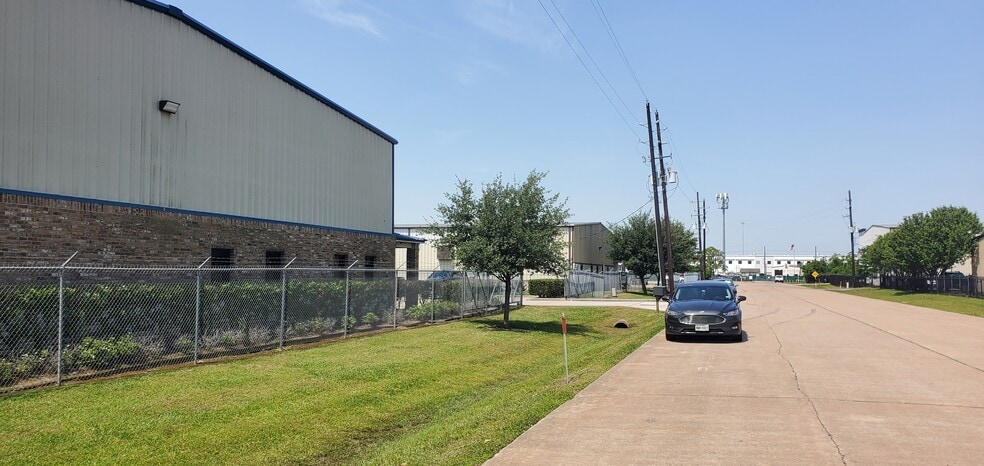 More Photos Of 18702 N Rankin Cir, Houston Land For Lease