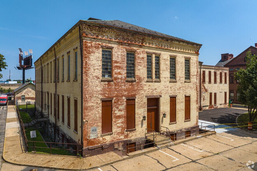 More Photos Of 2275 Bridge St, Philadelphia Unknown For Lease