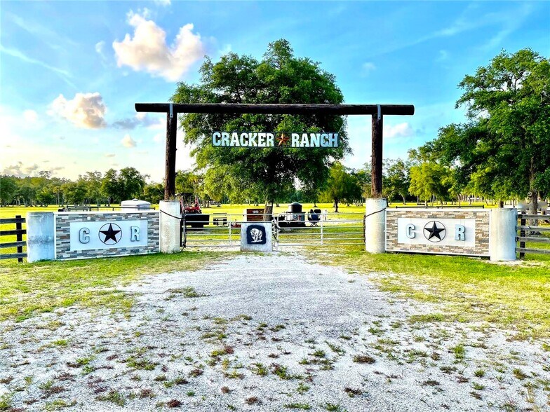 More Photos Of 25345 E Colonial Dr, Christmas Land For Sale