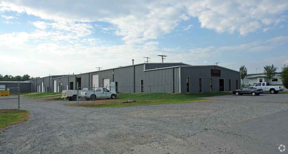More Photos Of 16220 Alexander Rd, Alexander Warehouse For Lease