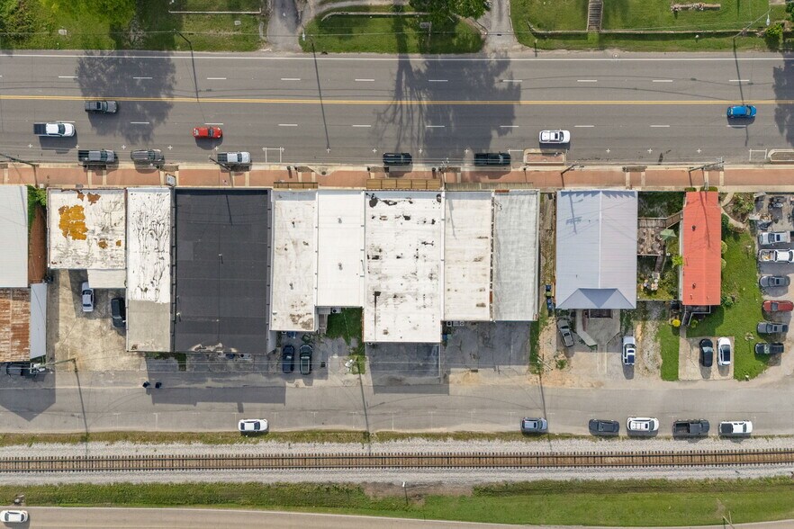 More Photos Of 140 1st S, Alabaster Storefront For Sale