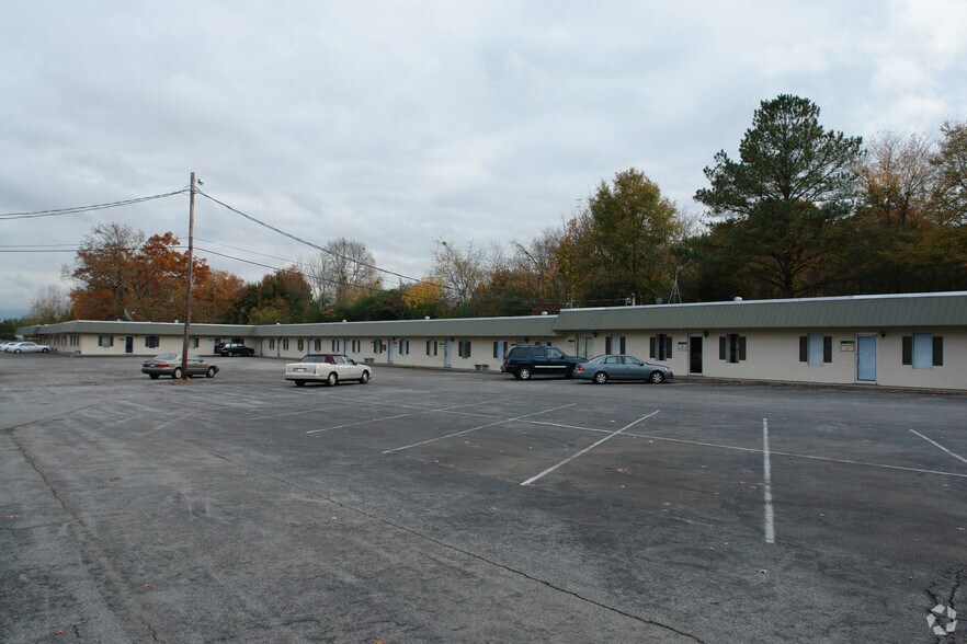 More Photos Of 2459 Roosevelt Hwy, Atlanta Office For Sale