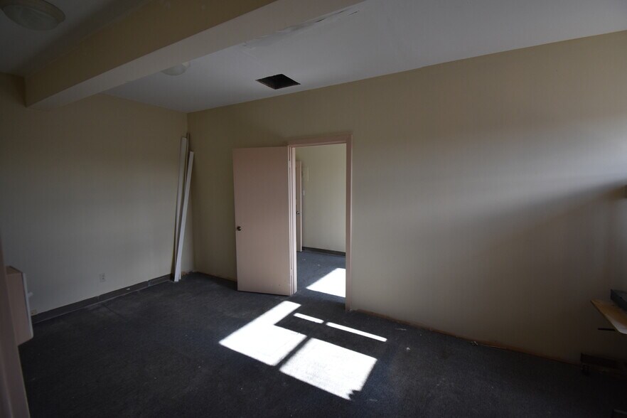 More Photos Of 811-825 S 3rd St, Renton Storefront Retail Office For Lease