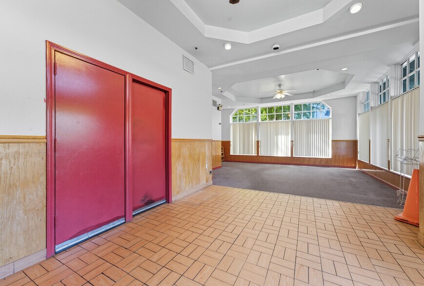 More Photos Of 11 College St, South Hadley General Retail For Lease
