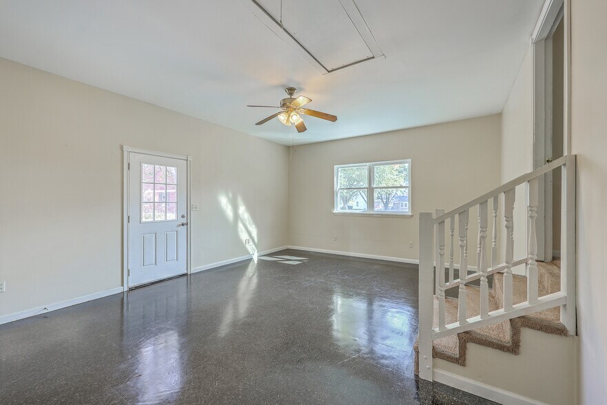 More Photos Of 106 Mayrant St, Summerville Office For Sale