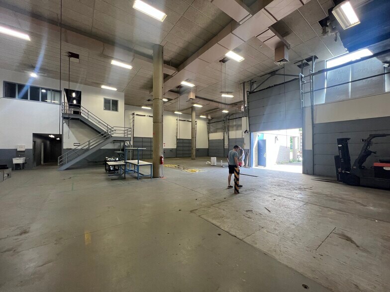 More Photos Of 275 Portsmouth Ave, Stratham Light Manufacturing For Sale