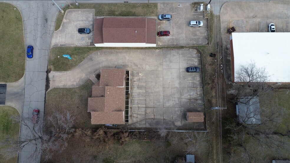 More Photos Of 1044 E Lincoln Ave, Sapulpa Office For Sale