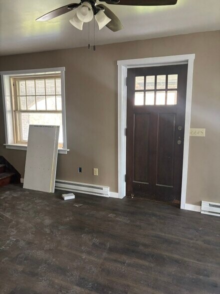 More Photos Of 429 Riverview Dr, Walnutport Flex For Sale
