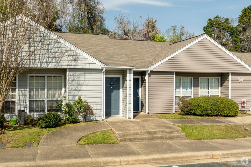 More Photos Of 1004 Appamattox Ct, Fayetteville Apartments For Sale