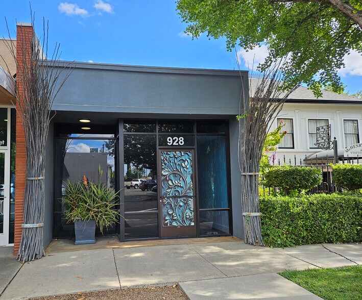 More Photos Of 928 15th St, Modesto Office For Lease