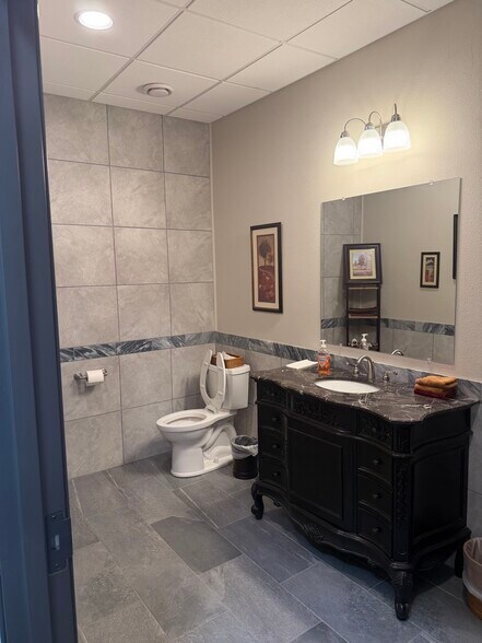 More Photos Of 1000 Pamela Dr, Euless Industrial For Sale