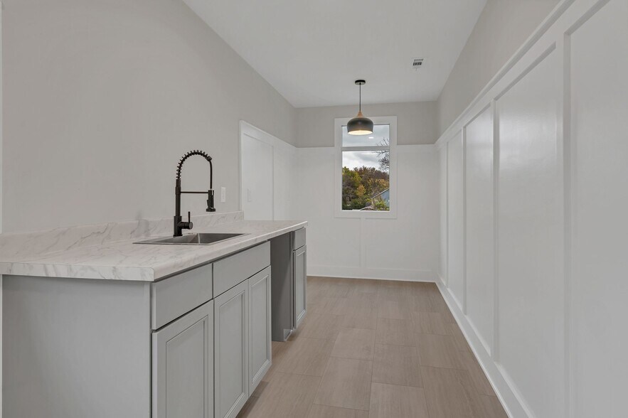More Photos Of 709 Hart Ln, Nashville Office For Sale