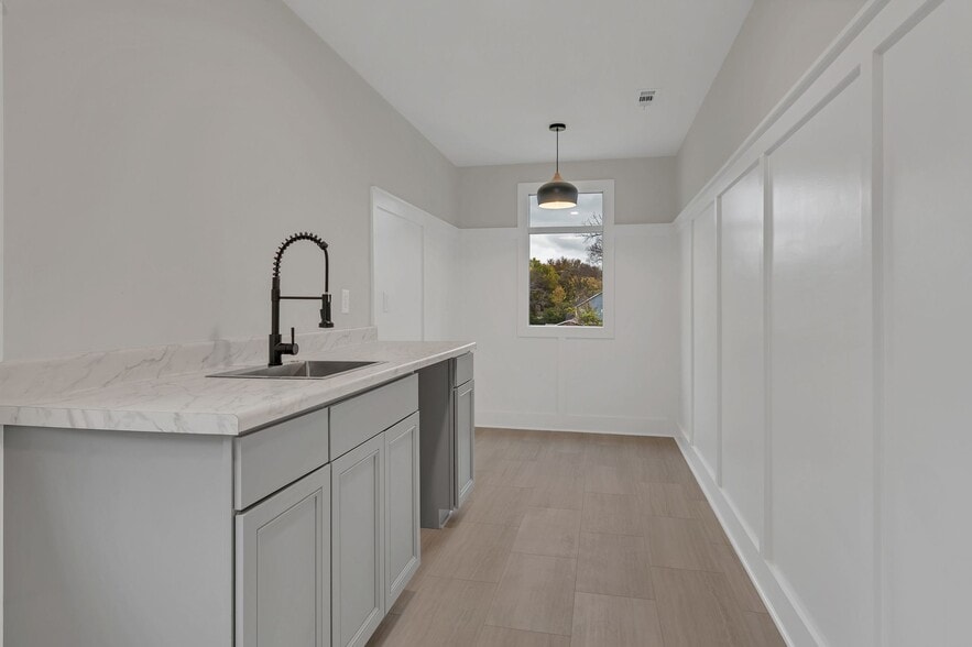 More Photos Of 709 Hart Ln, Nashville Office For Lease