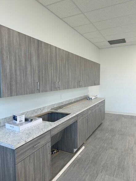 More Photos Of 200 Roosevelt Pl, Palisades Park Industrial For Sale