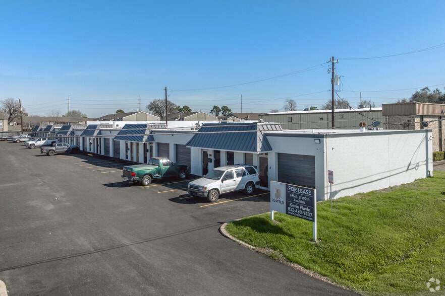 More Photos Of 3604 Mangum Rd, Houston Unknown For Lease