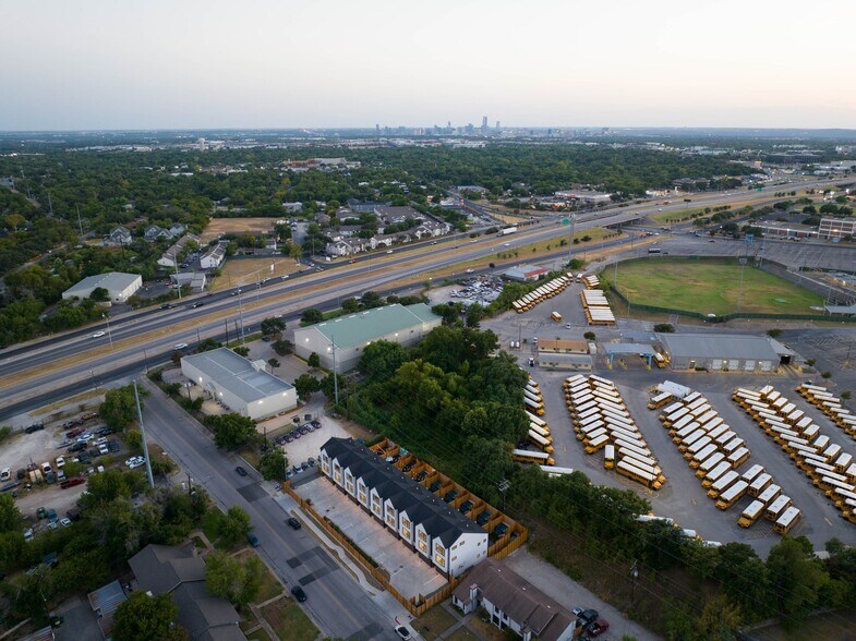 More Photos Of 7104 Creekside Dr, Austin Apartments For Sale