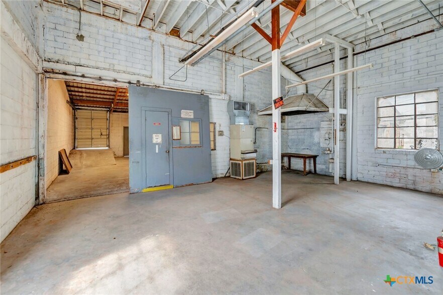 More Photos Of 119 E Main St, Cuero General Retail For Sale