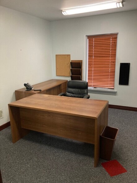 More Photos Of 3046 Industrial Blvd, Bethel Park Light Manufacturing For Lease