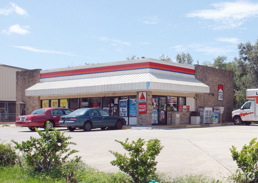 Primary Photo Of 2009 N Cocoa Blvd, Cocoa Service Station For Sale
