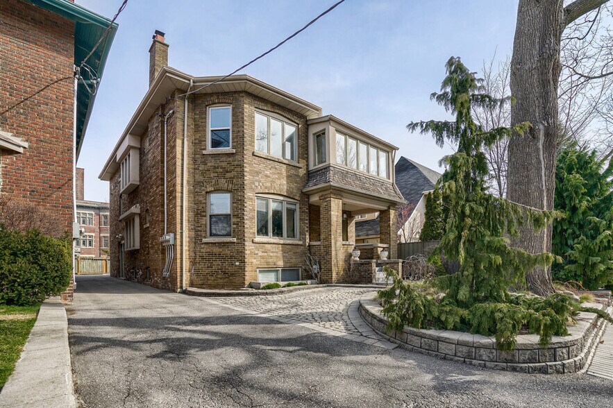 More Photos Of 4 Oriole Gdns, Toronto Apartments For Sale