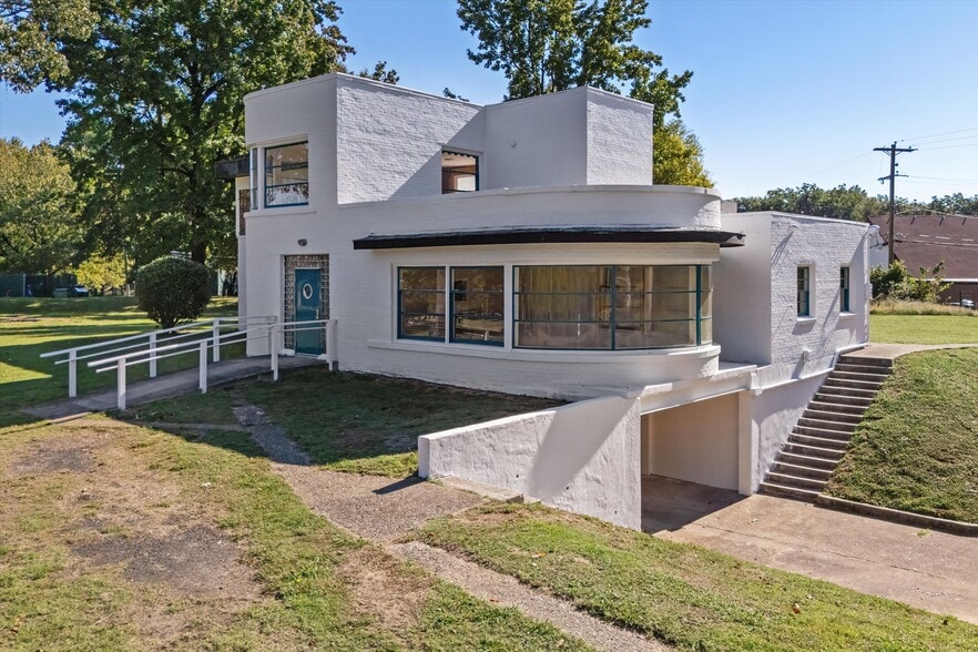 More Photos Of 3590 Thomas St, Memphis Office For Sale