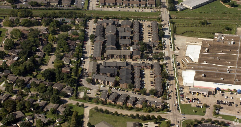 More Photos Of 8600 S Course Dr, Houston Apartments For Sale