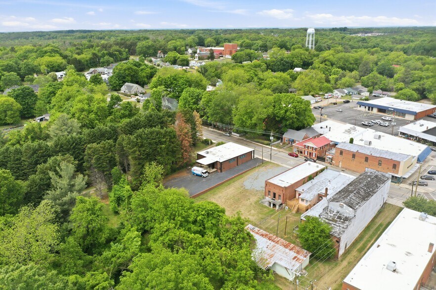More Photos Of 43 Main W St, Yanceyville Office For Sale