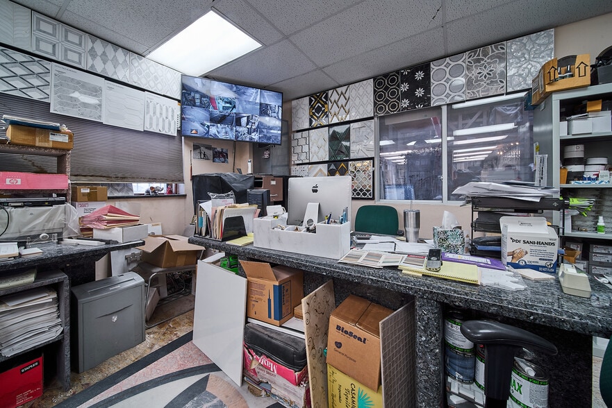 More Photos Of 2100 Jericho Tpke, Garden City Park Warehouse For Lease