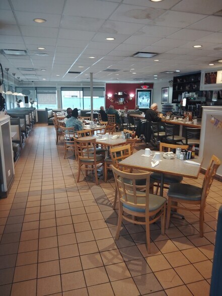 More Photos Of 1640 S River Rd, Des Plaines Restaurant For Sale
