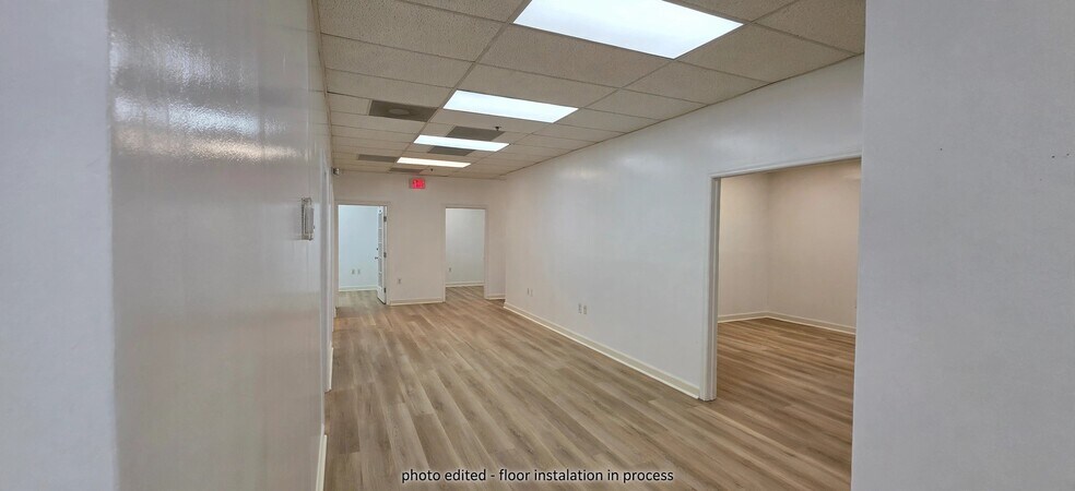 More Photos Of 7810 Kingspointe Pky, Orlando Warehouse For Lease