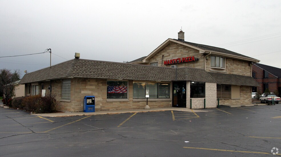 More Photos Of 16680 W Bluemound Rd, Brookfield Fast Food For Sale