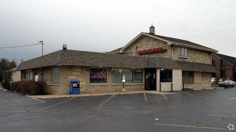 More Photos Of 16680 W Bluemound Rd, Brookfield Fast Food For Sale