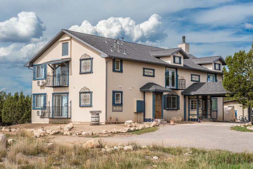 More Photos Of 11550 Pigeon Hollow Rd, Spring City Hotel For Sale