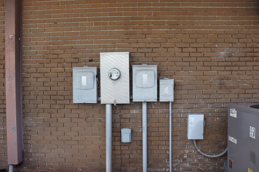 More Photos Of 940 Deltona Blvd, Deltona Bank For Sale