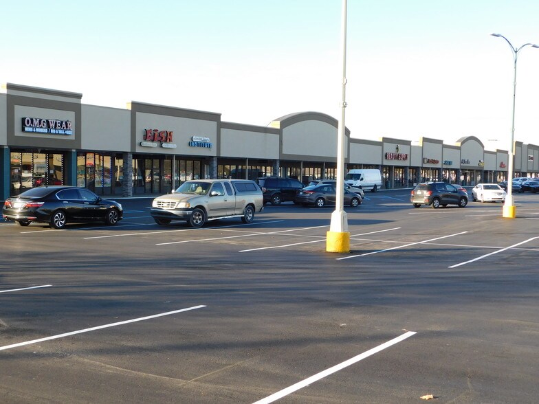 More Photos Of 25441-25495 Grand River Ave, Redford Freestanding For Lease
